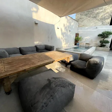 Quiet House, Air Conditioning, 3 Bedrooms, Small Pool Сasa de vacaciones Junas