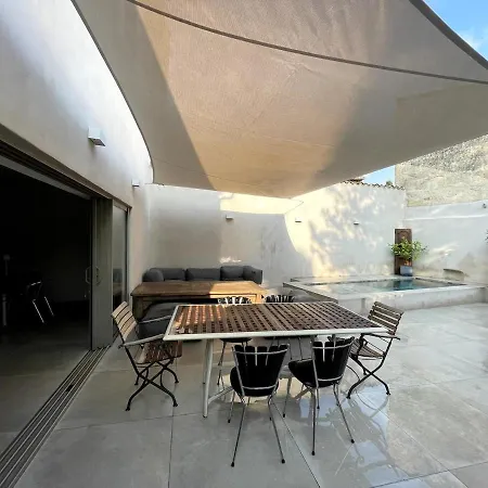 Quiet House, Air Conditioning, 3 Bedrooms, Small Pool *